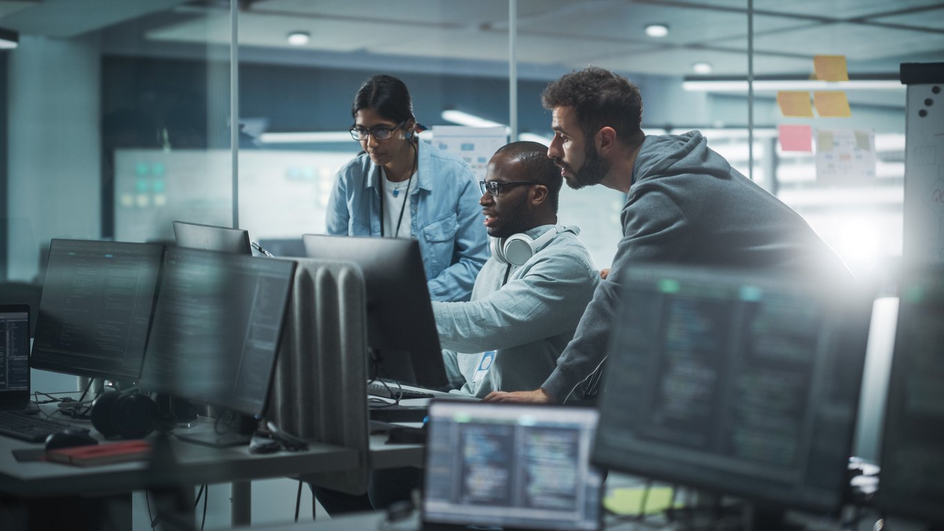 Enterprise Mobility Security E3 vs E5 [Features, Integration & Pricing]